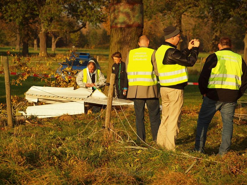 Kleinflugzeug abgestuerzt Sankt Augustin Meindorf P147.JPG